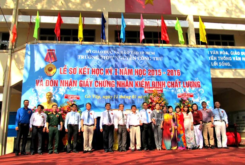  Một số hình ảnh lễ đón nhận giấy chứng nhận kiểm định chất lượng giáo dục năm học 2015 - 2016